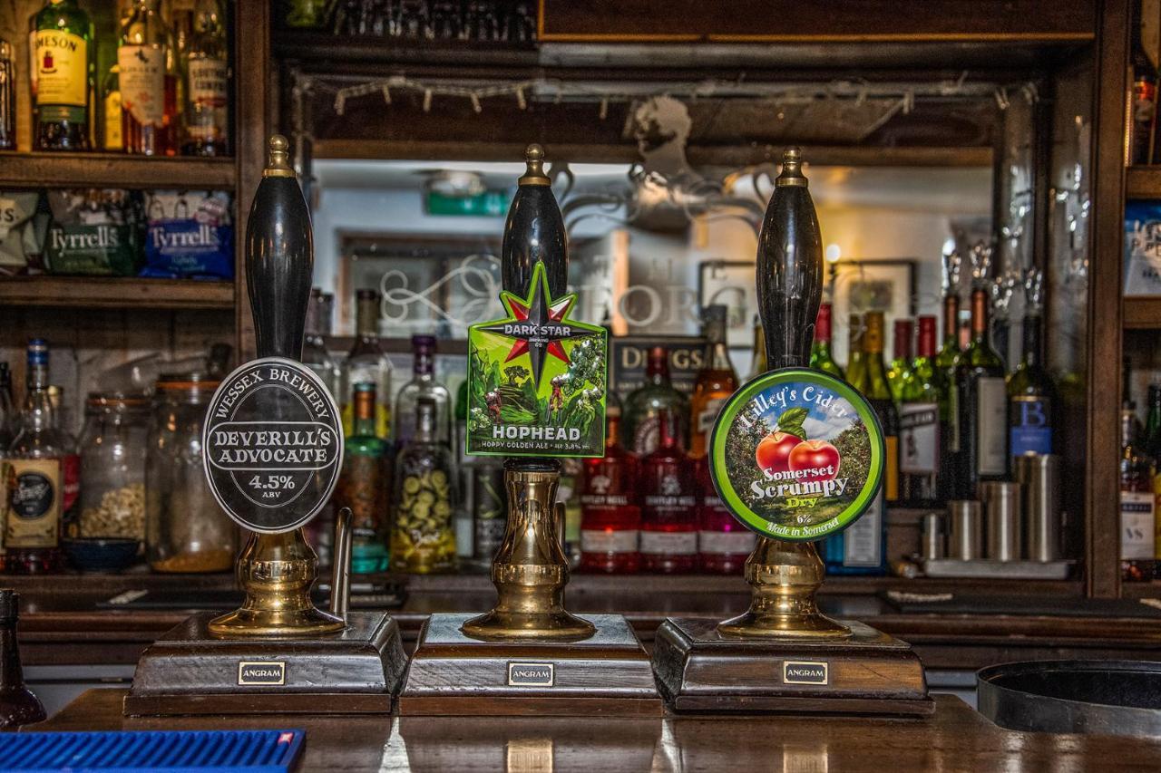 The George Inn Уорминстър Екстериор снимка